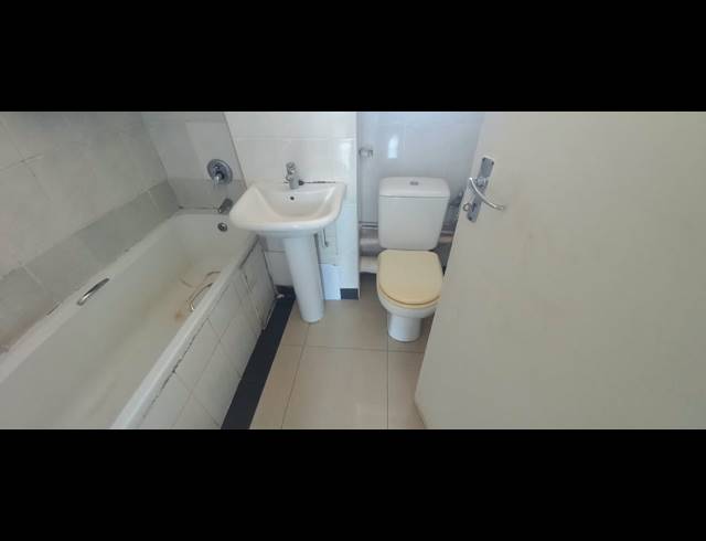 1.5 BEDROOM FLAT FOR SALE IN ESSENWOOD